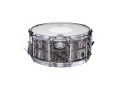 dixon-werbel-mosiezny-gregg-bissonette-signature-brass-14-x65-.webp